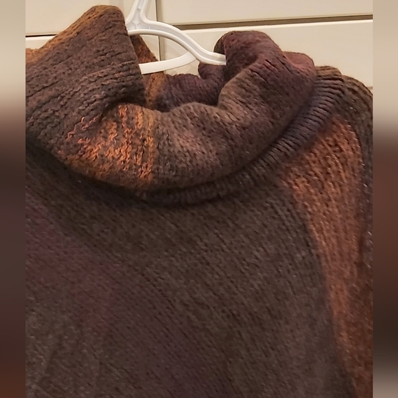 Shalimar Accessories poncho - Picture 2 of 12